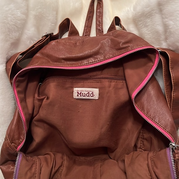 Saddle Brown Backpack 🎒 with Hot pink zipper. - Picture 5 of 5